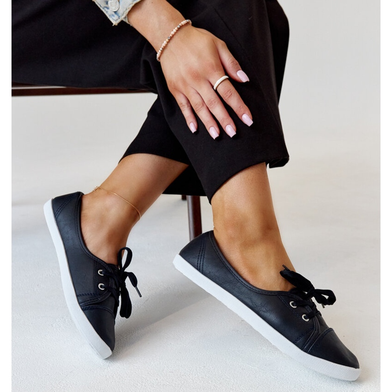 Marinblå slip-on sneakers i Knudsen eco-läder 1