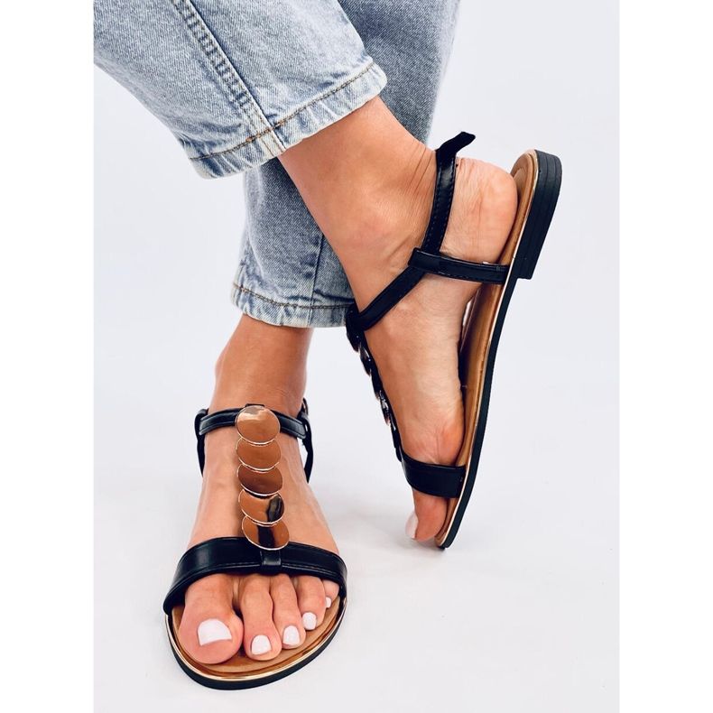 Ennes Svarta sandaler med gulddekor 1