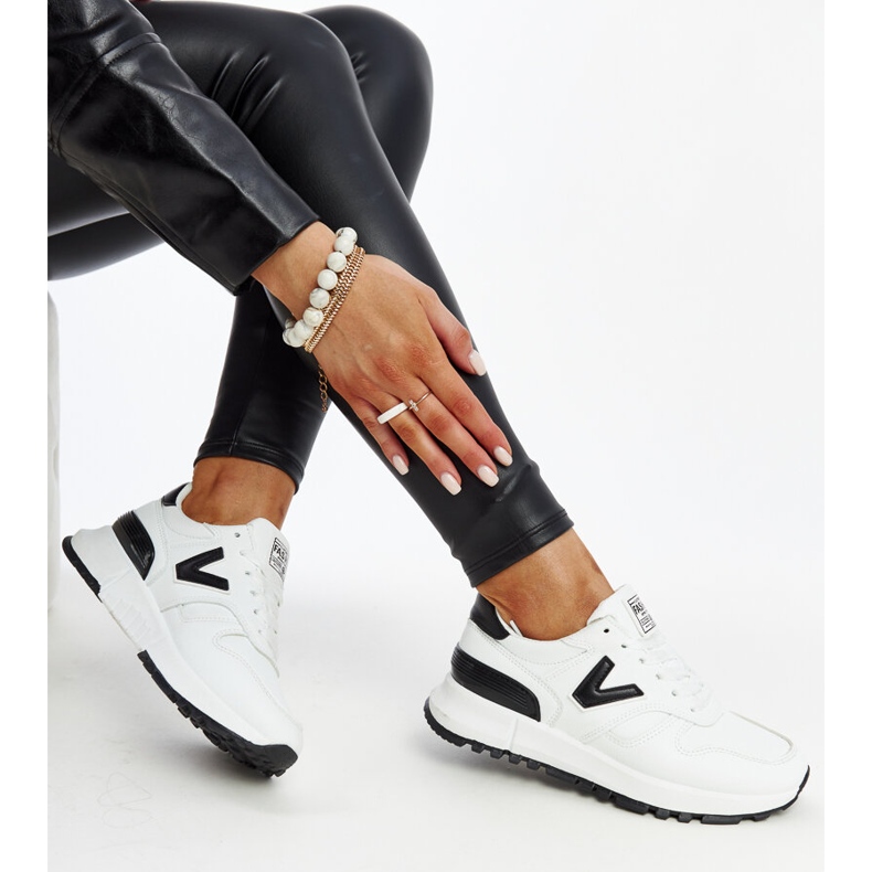 Vita sneakers med tjock Cettina-sula 1