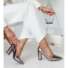 Grå metallic pumps med Loriana lädinlägg 1