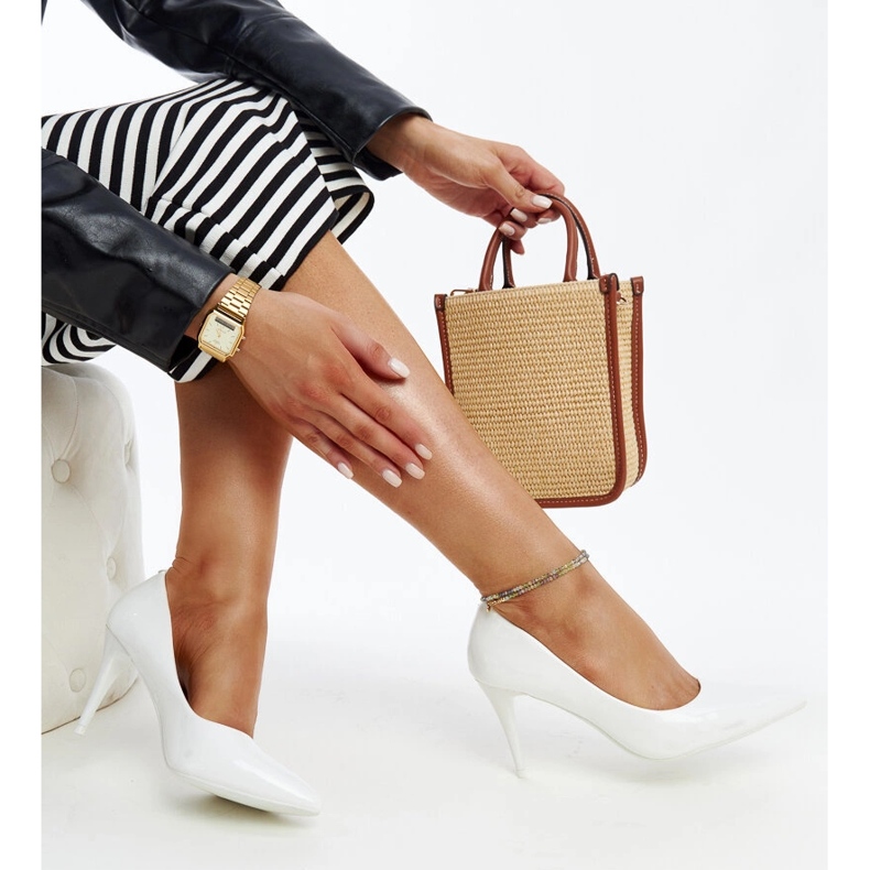 Vita patentstiletter med inlägg i Alsacea-läder 1