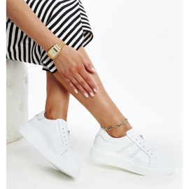 Blå läderskor med dekorativt spänne vit 1