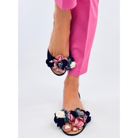 Meliskas med Carmil Svarta blommor 1