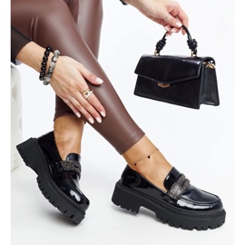 Svarta loafers dekorerade med Leceta zirkoner 1