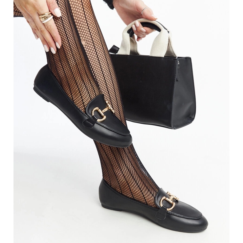 Svarta Tanja-mockasiner med spänne 1