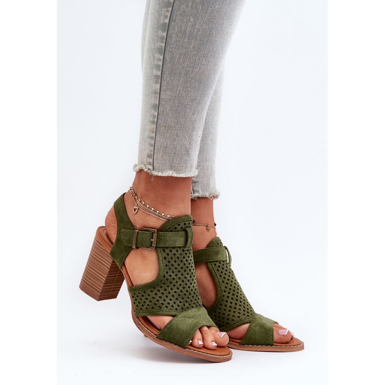 Genombrutna sandaler på en högklackad mörkgrön Hey Lover 2