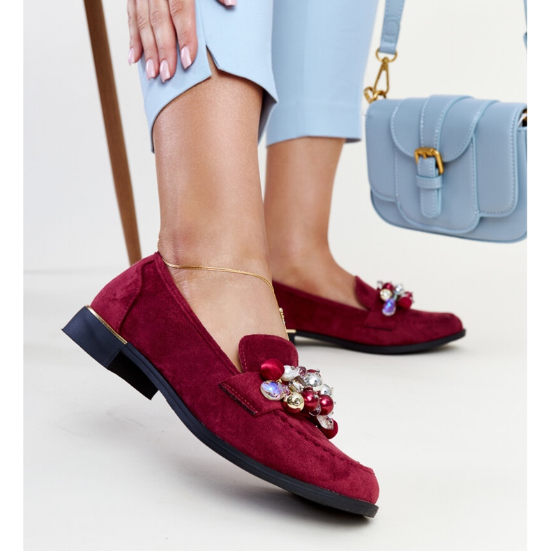 Vinröda mockasiner med Dahera-dekorationer 1
