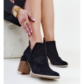 Svarta isolerade asymmetriska stövlar med Vanja-block 1