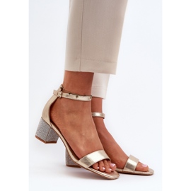 Damsandaler gjorda av ekologiskt läder med dekorerade höga klackar, gyllene Wiatalia 2