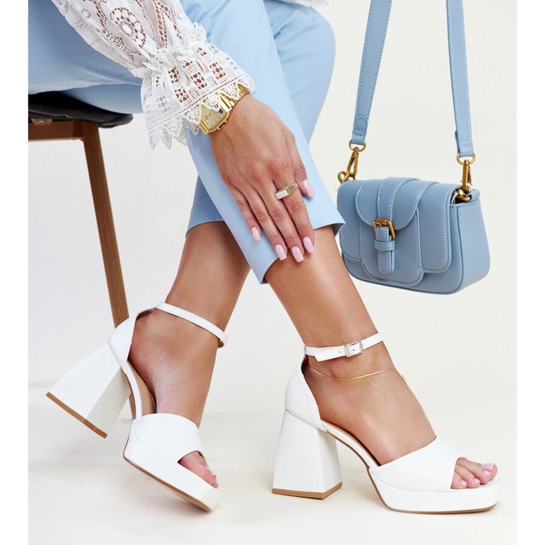 Vita högklackade sandaler från Vesna 1