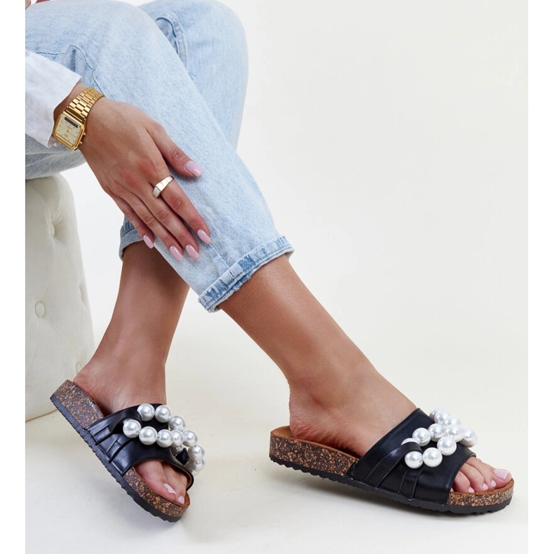 Svarta flip-flops med korksula med Zlatna-pärlor 1