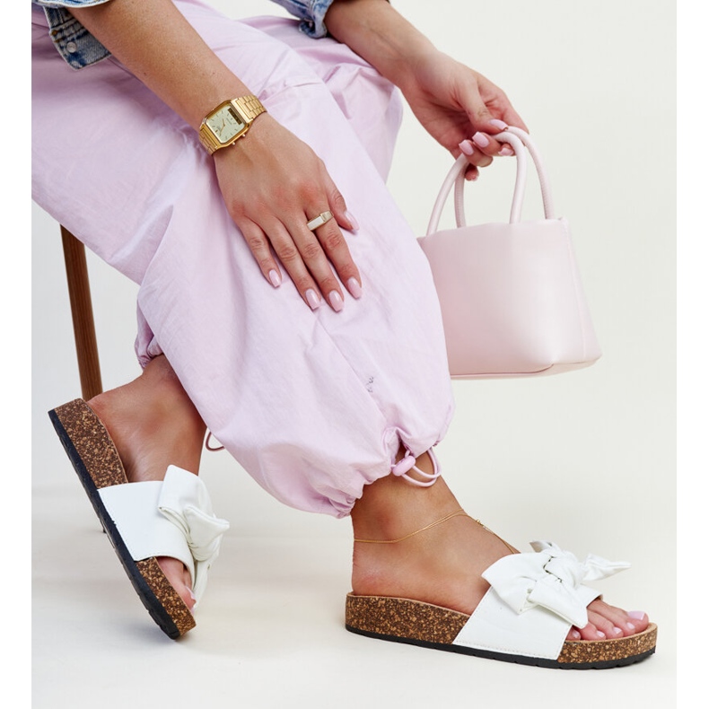 Vita flip-flops med korksula och Petresa rosett 1