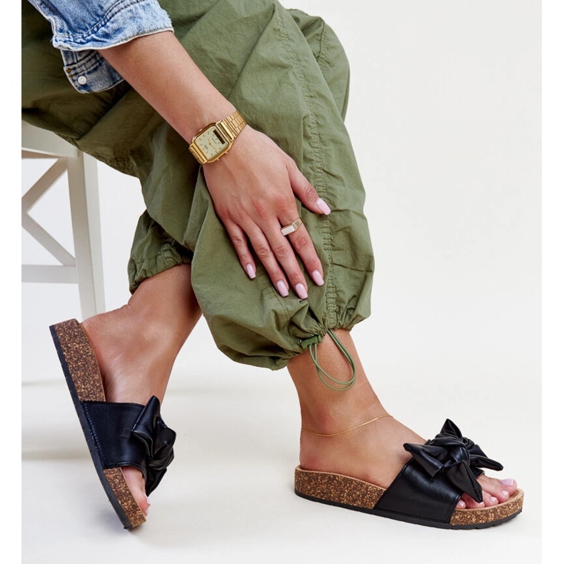 Svarta flip-flops med korksula och Petresa rosett 1