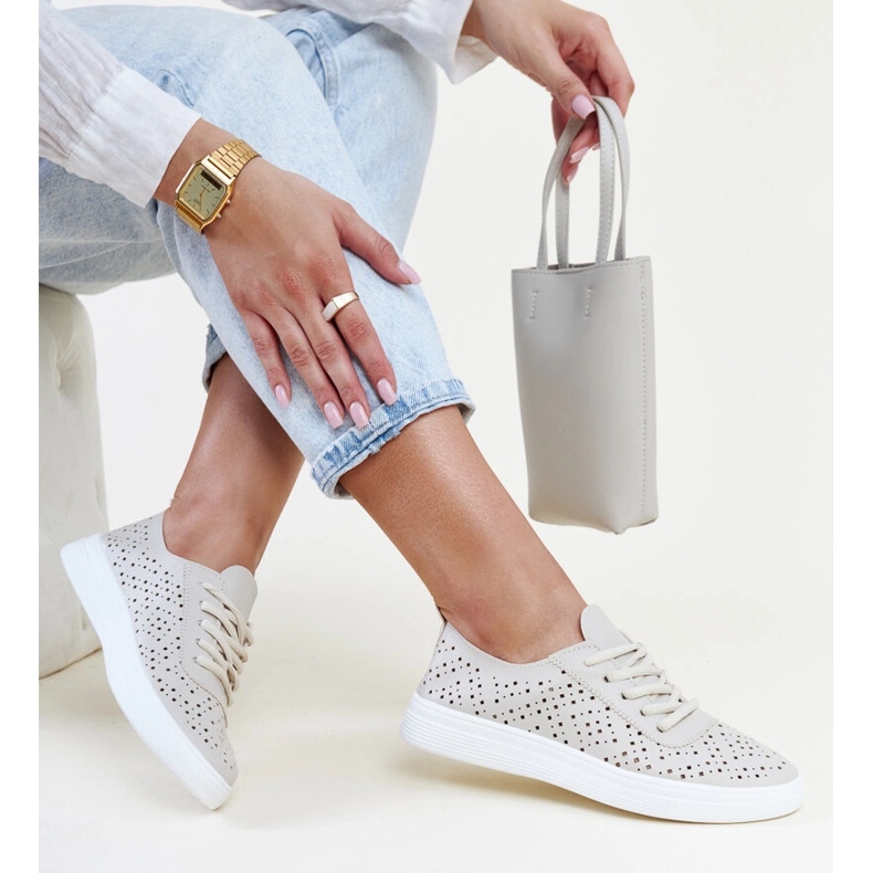 Beige genombrutna Manoek sneakers 1