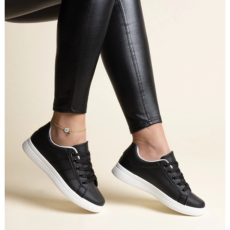 Vita sneakers i ekoläder från Cathleen 1