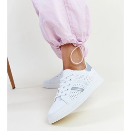 Vita och silversneakers i ekoläder från Berdine 3