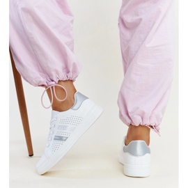 Vita och silversneakers i ekoläder från Berdine 4