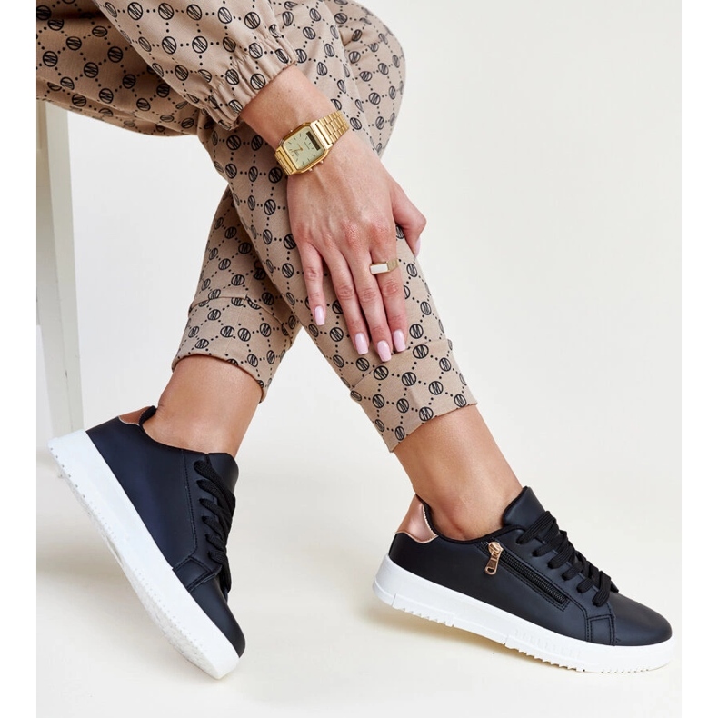 Svarta sneakers med dragkedja på sidan Shanna 1