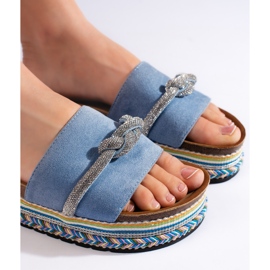 Ljusblå plattformsrutschbanor 2