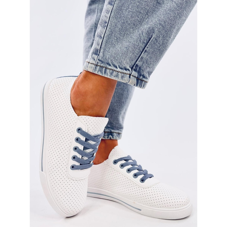 Dyrare ljusblå genombrutna sneakers för kvinnor vit 2