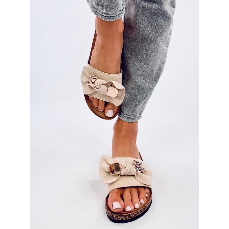 Luppar Beige korktofflor med en nalle 1