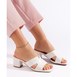 Vita högklackade flipflops för kvinnor 1