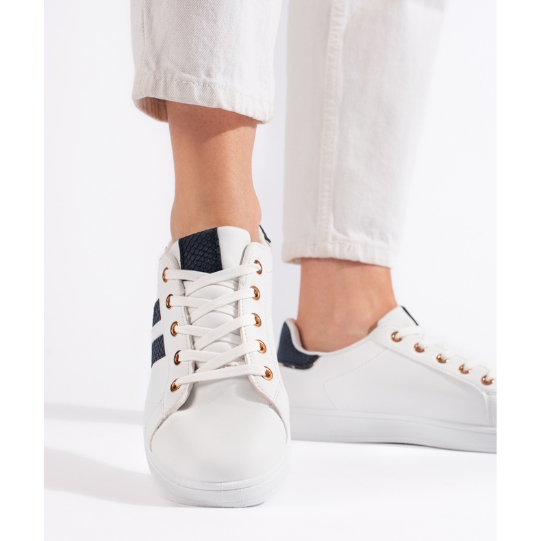 Vita sneakers med snörning för kvinnor 2