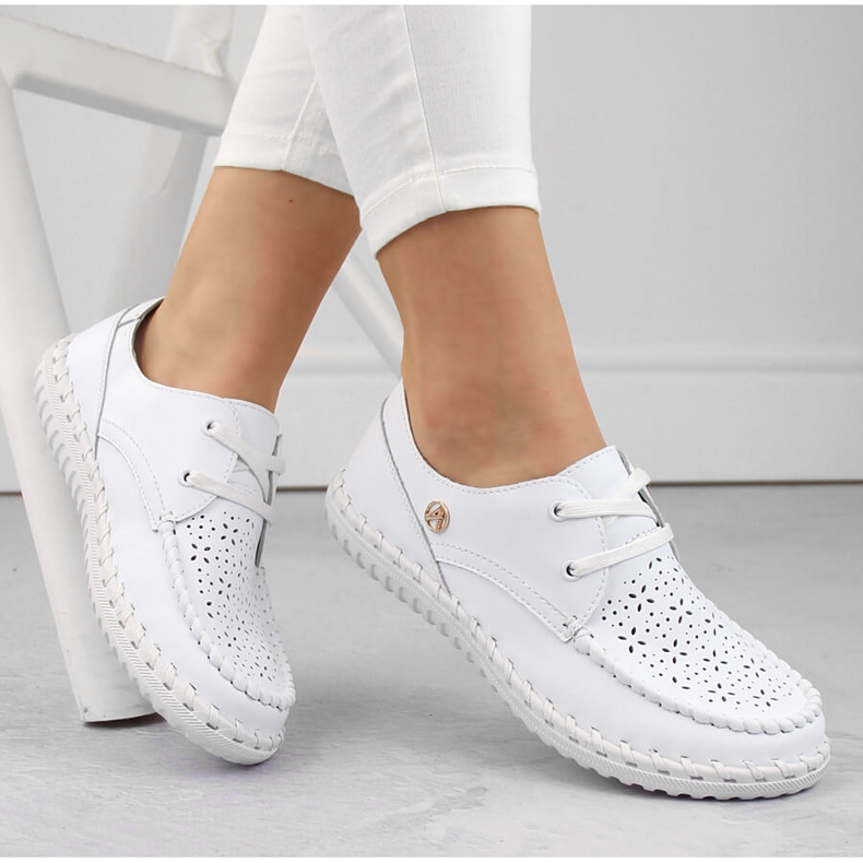 Damskor i läder, mockasiner med snörning, vit Artiker 54C-1520 1