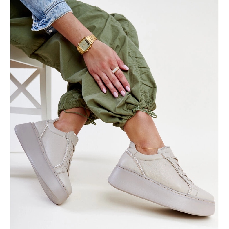 Mörkbeige lädersneakers med strass Karino 1