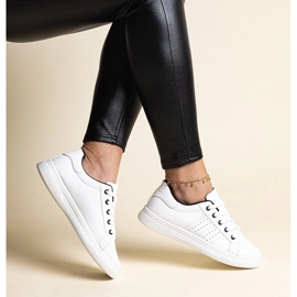 Vita sneakers i ekoläder från Cathleen 1