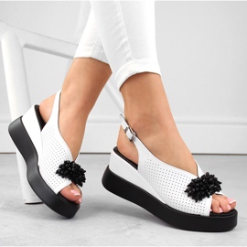 Kilsandaler i läder för kvinnor med pärlor, vit Filippo DS6076 1