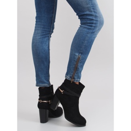 Högklackade stövlar med mocka 3701 svart 2