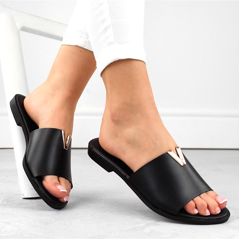 Svarta flipflops med låg klack för kvinnor eVento 7736 1