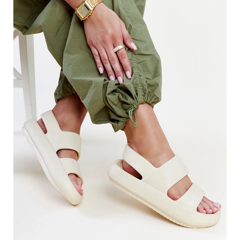 Beige Attiana sandaler 1