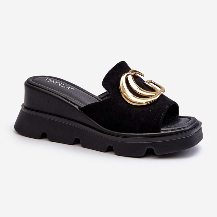 Vinceza Damflip-flops gjorda av ekomocka på en kil och plattform med gulddekoration, svart Iaria 1