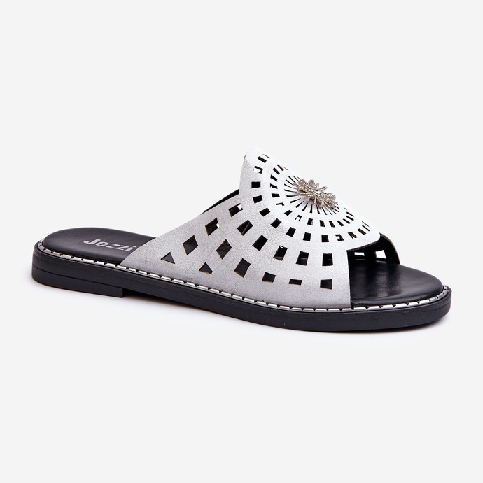 Blanka platta flip flops för kvinnor med silverdekoration Ebirena silver- 1