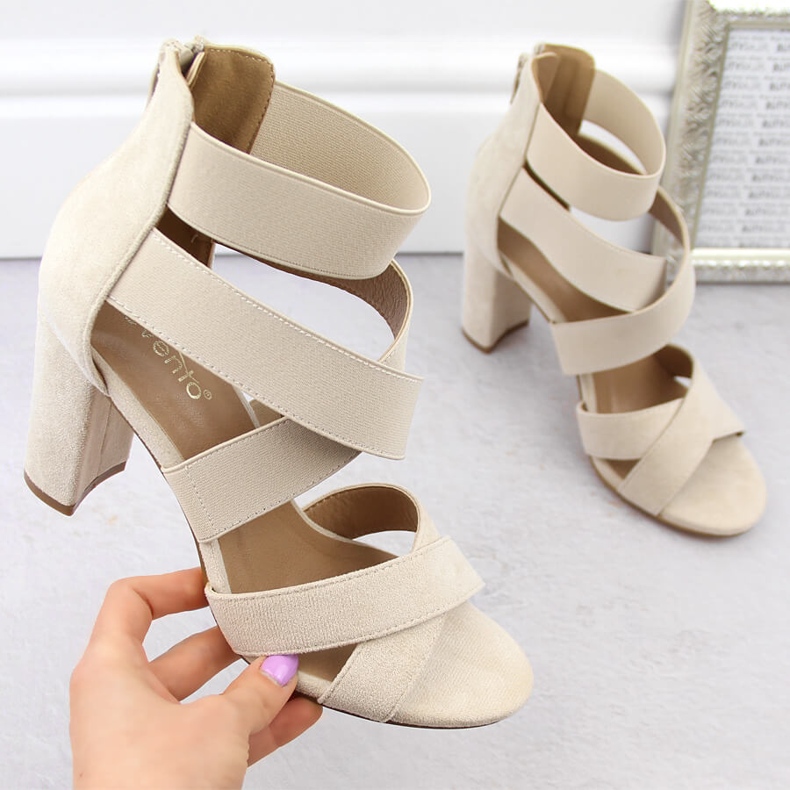 Klacksandaler för kvinnor med beige elastiska band eVento 6964 1