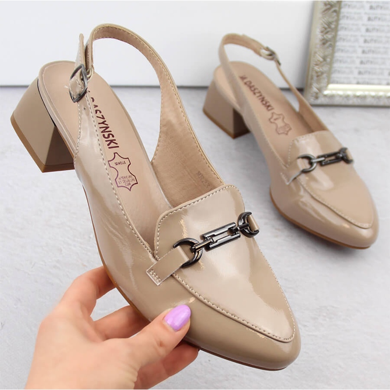 M. DASZYŃSKI Patenterade helklackade damsandaler, beige M.Daszyński MR23112-4 1