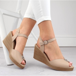 Kilsandaler i beige läder för kvinnor Filippo DS6026 1