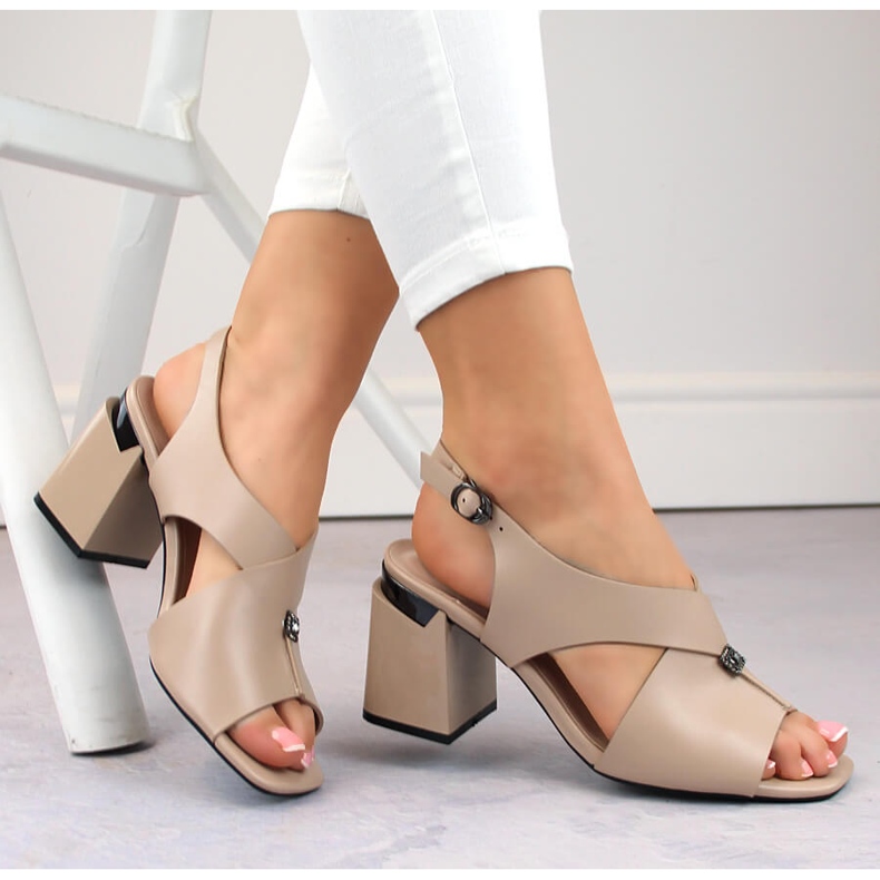 Beige damsandaler med dekorativ klack, Vinceza 62111 1