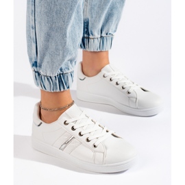 Vita sportskor med snörning 2