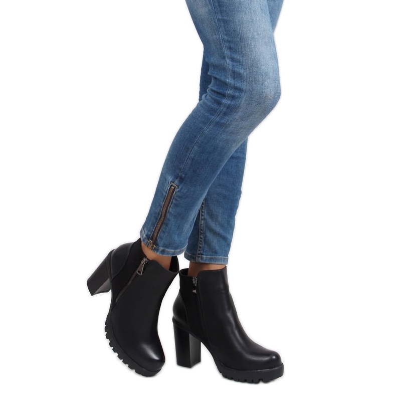 Högklackade stövlar dd35p svarta 1