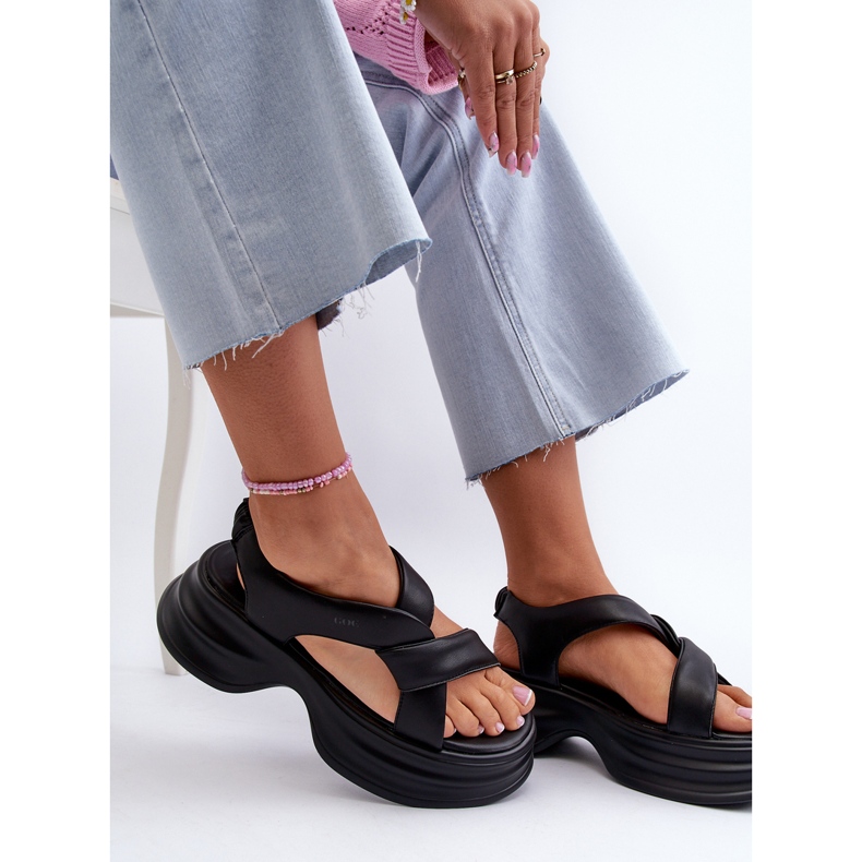 Lädersandaler för kvinnor på en tjock sula Svart GOE NN2N4106 2