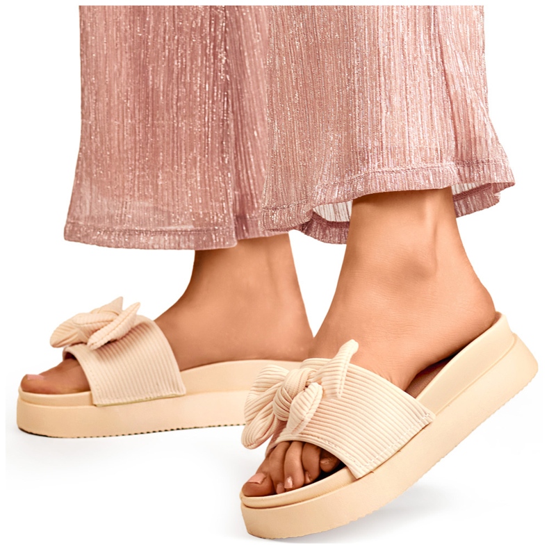 Beige damtofflor med rosett på en tjock sula 1