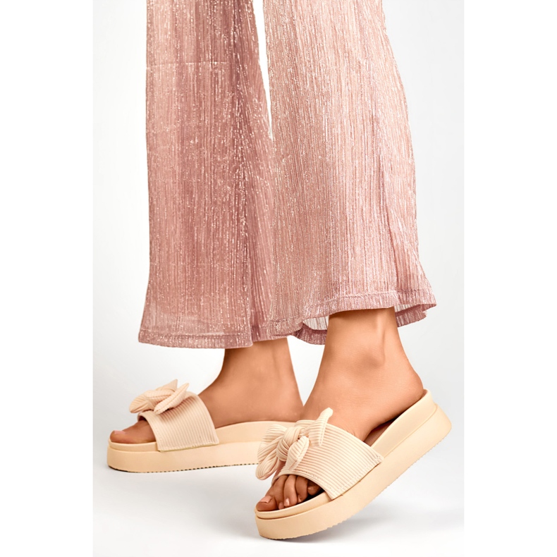 Beige damtofflor med rosett på en tjock sula 2