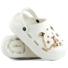 Vita flipflops med tjock sula och dekorationer 1