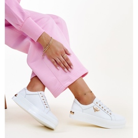 Vita lädersneakers med tjock Mikka-sula 1