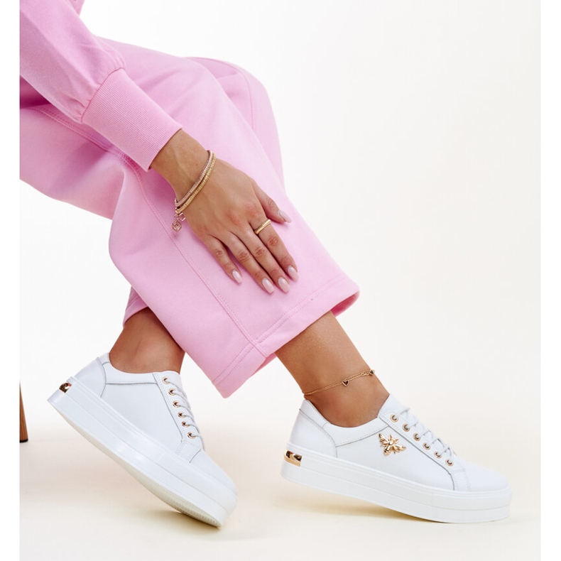 Vita lädersneakers med tjock Mikka-sula 1