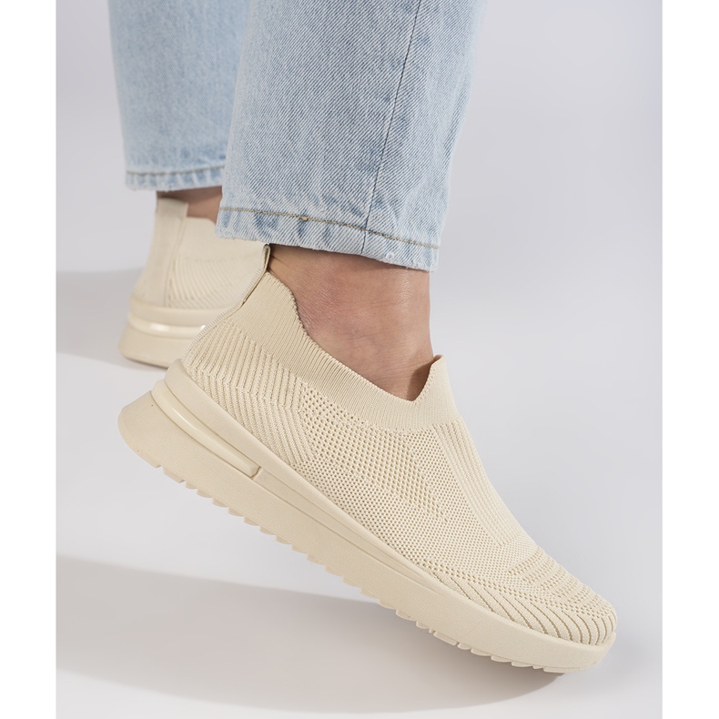Beige slip-on sportskor 1