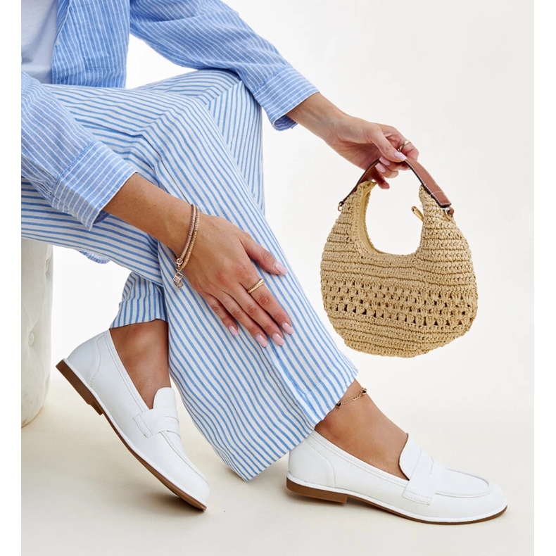 Klassiska vita Nasia mockasiner 1